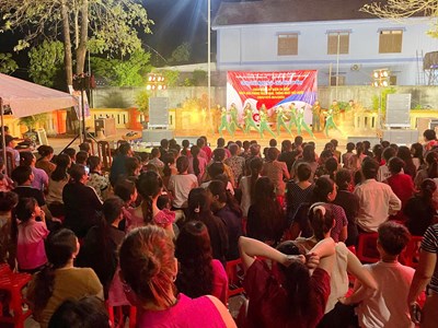 Mang lời ca, thước phim lên với đồng bào vùng cao dịp lễ 30.4