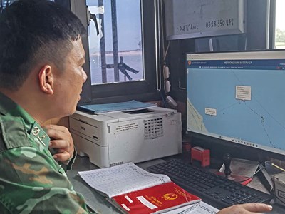 Tìm kiếm một ngư dân Quảng Bình mất tích trên biển