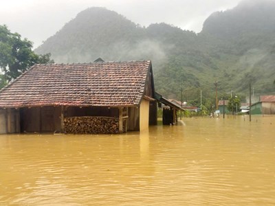 Hai chị em ở 'rốn lũ' Tân Hoá bị nước lũ cuốn trôi mất tích