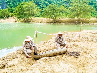 Di dời quả bom còn sót lại tại cửa động Phong Nha