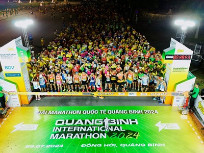 4.000 VĐV tham gia giải chạy “Quang Tri International Marathon” và giải bơi - chạy “Aqua Warriors Quang Tri 2025”