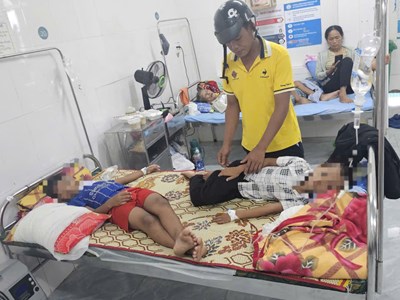 Sau bữa ăn sáng, gần 40 học sinh tiểu học nhập viện với triệu chứng ngộ độc thực phẩm