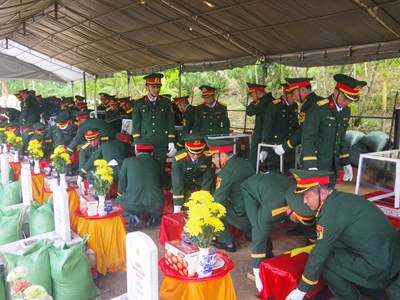 Trang trọng lễ truy điệu và an táng 14 hài cốt liệt sĩ tại đất lửa Khe Sanh