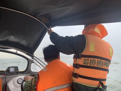 Hơn 30 phương tiện nỗ lực tìm kiếm hai thuyền viên mất tích trên biển