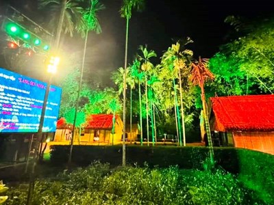 Xúc động chương trình nghệ thuật “Làng Sen nuôi chí lớn” 