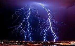 Hai người phụ nữ bị sét đánh tử vong