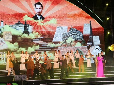 Lắng đọng Lễ hội Làng Sen năm 2024