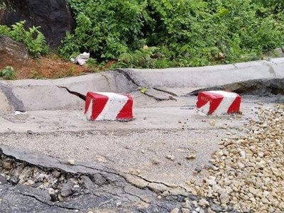 Mưa lớn, Quốc lộ 16 sụt lún nghiêm trọng