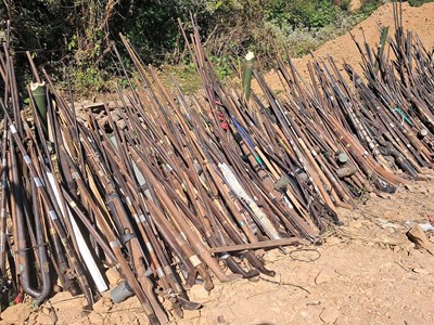 Cách làm hay vận động bà con vùng biên giao nộp vũ khí tự chế