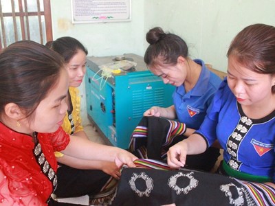 Thanh niên tình nguyện góp sức trẻ vì cộng đồng