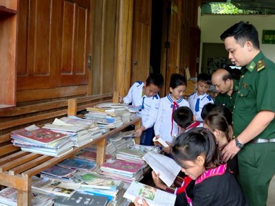 Đưa ánh sáng công nghệ đến học sinh vùng biên