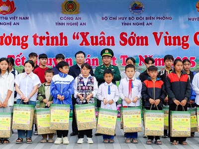 “Xuân Sớm Vùng Cao“: Mang Tết ấm đến đồng bào khó khăn