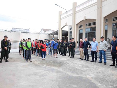 Triệt phá đường dây lừa đảo xuyên quốc gia, bắt giữ 56 đối tượng