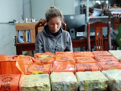 Bắt hai đối tượng buôn ma túy xuyên quốc gia, thu 30kg ma túy đá