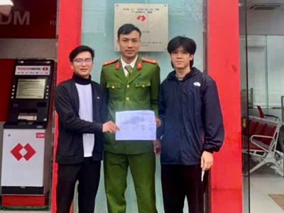 Trả lại gần nửa tỉ đồng cho người chuyển khoản nhầm