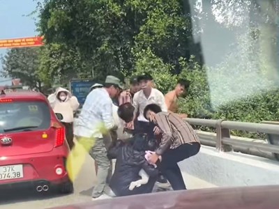 Liên tiếp kịp thời cứu người có ý định nhảy sông tự vẫn