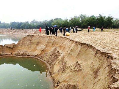 Người dân phản đối “rút ruột” khai thác cát, sỏi sông Lam