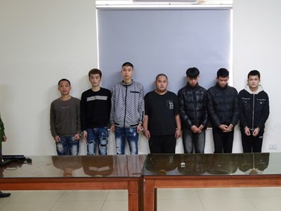 Khởi tố nhóm thanh niên dùng hung khí tấn công, gây thương tích nghiêm trọng