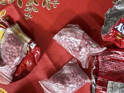 Khởi tố 2 đối tượng tàng trữ, mua bán hơn 1.000 viên ma túy