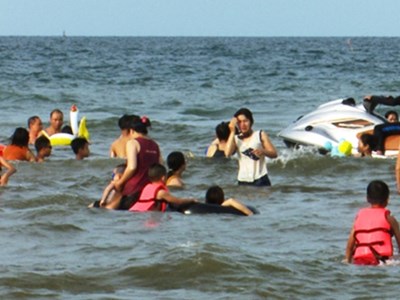 Tạm dừng mô tô nước ở biển Cửa Lò sau phản ánh nguy hiểm từ du khách