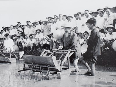 Những tư liệu đặc biệt tại Triển lãm “Hồ Chí Minh đẹp nhất tên Người”