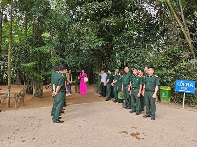 Lắng đọng những xúc cảm thiêng liêng trên quê Bác