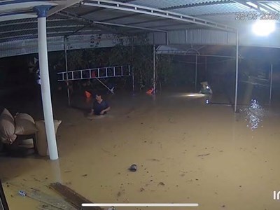 Mưa lớn kéo dài gây lũ, nhiều xã ngập nặng