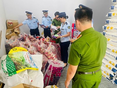 Kinh hoàng phát hiện xe tải chở 1,3 tấn nội tạng đã bốc mùi hôi thối