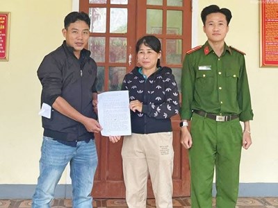 Hoàn trả gần 1 tỉ đồng cho người chuyển nhầm vào tài khoản