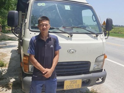 Một tài xế liên tiếp bị bắt vì chở hàng tấn da, nội tạng động vật bốc mùi