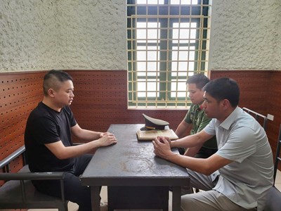 Khởi tố, bắt một nhà báo về tội cưỡng đoạt tài sản