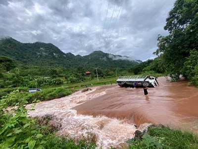 Mưa lớn gây sạt lở tại xã biên giới, người dân phải di dời khẩn cấp