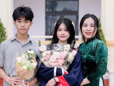 Nghệ An có nữ thủ khoa, hai nữ sinh người Thái đạt á khoa toàn quốc khối C00