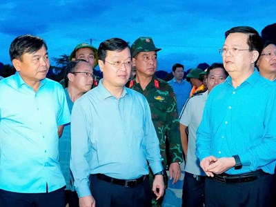 Phó Thủ tướng Mai Văn Chính kiểm tra công tác ứng phó lũ lụt tại Nghệ An
