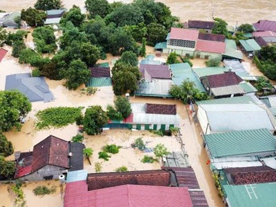 Miền Tây Nghệ An chìm trong biển nước lũ, nhiều nơi mất liên lạc