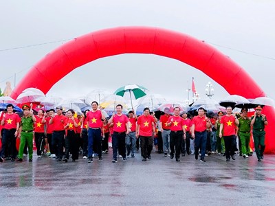 Sôi nổi hưởng ứng “Cùng Việt Nam tiến bước”