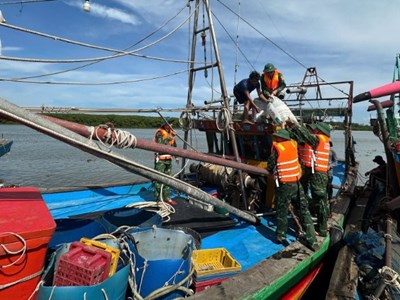 Nghệ An cấm tàu thuyền ra khơi để ứng phó bão số 5