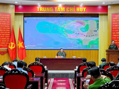 Phó Thủ tướng Trần Hồng Hà kiểm tra điểm sơ tán và tuyến đê xung yếu tại Nghệ An