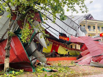 Đón học sinh tựu trường, nhiều trường học “căng mình” khắc phục sau bão số 5