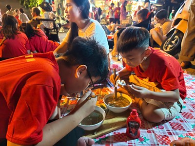 Ăn gì khi thức trắng đêm chờ xem tổng duyệt diễu binh ở Hà Nội?