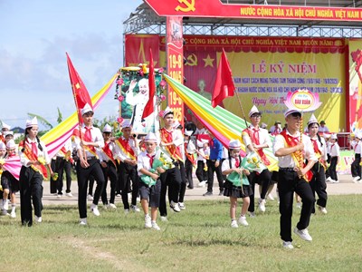 Sôi nổi duyệt nghi thức Đội mừng Tết Độc lập trên quê hương Bác Hồ