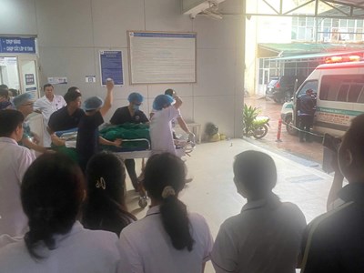 Người đàn ông dùng dao đâm loạn xạ, tấn công 7 người bị thương trong bệnh viện