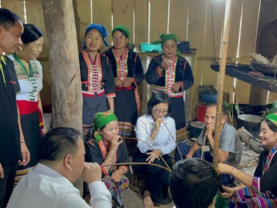 Rộn ràng lễ hội mừng lúa mới của đồng bào Khơ Mú miền Tây xứ Nghệ