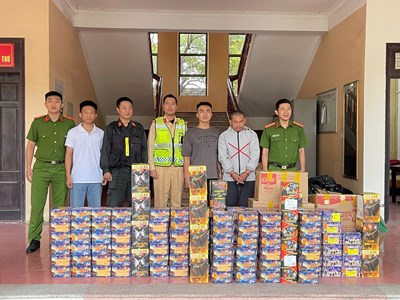 Phá hiện, bắt giữ đối tượng vận chuyển hơn 300kg pháo nổ