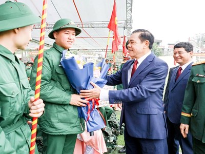 Hơn 3.800 thanh niên Nghệ An hăng hái lên đường nhập ngũ