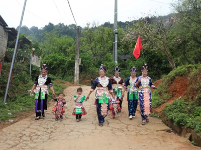 Ấn tượng trang phục truyền thống trong Ngày hội non sông ở miền tây xứ Nghệ