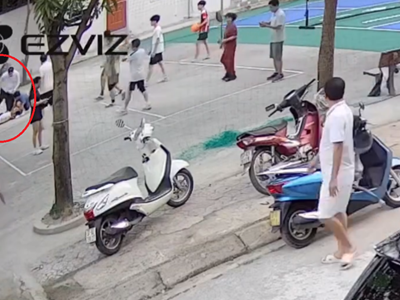 Bác sĩ kịp thời cứu người đàn ông đột quỵ giữa sân bóng