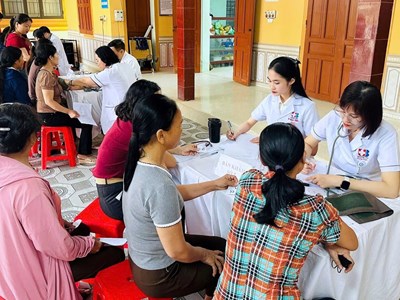 Khám, tầm soát ung thư miễn phí cho hàng trăm người dân