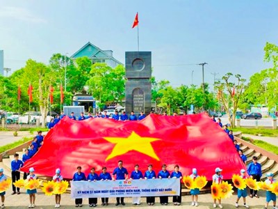 Hành trình lá đại kỳ vượt hơn 400km kết nối những “địa chỉ đỏ”