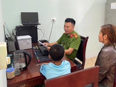 Điều tra vụ việc bé trai lớp 6 nghi bị bố và mẹ kế bạo hành